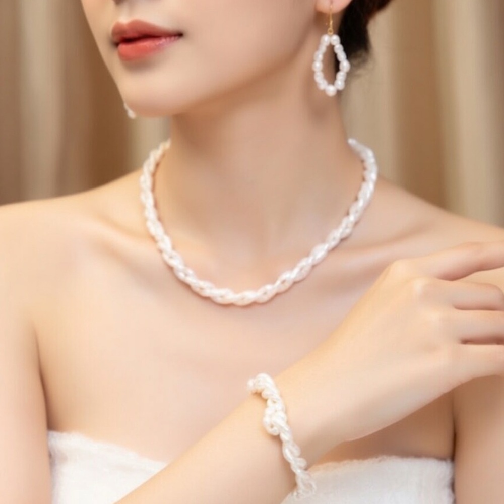 Mother of pearl Jewelry Set -  Necklace, Bracelet & Earrings Vintage NWOT